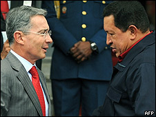 Ch&aacute;vez y Uribe