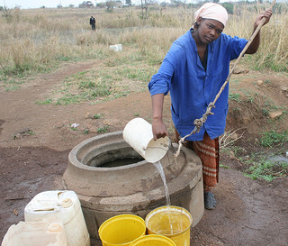 El acceso al agua será uno de los asuntos clave que se debatirán en Río+20. / Credit:Mantoe Phakathi/IPS